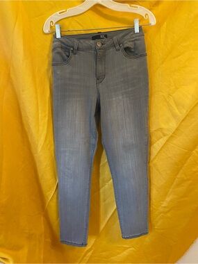 1822 Denim Slim Skinny Jeans in Grey Wash